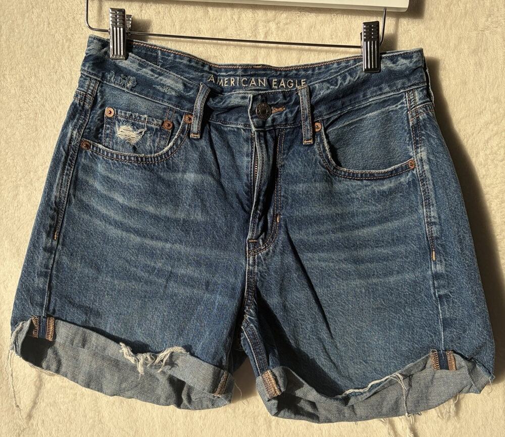 Womens AE American Eagle Tomgirl Shorts Cut-off Destroyed Denim Jean Size 2